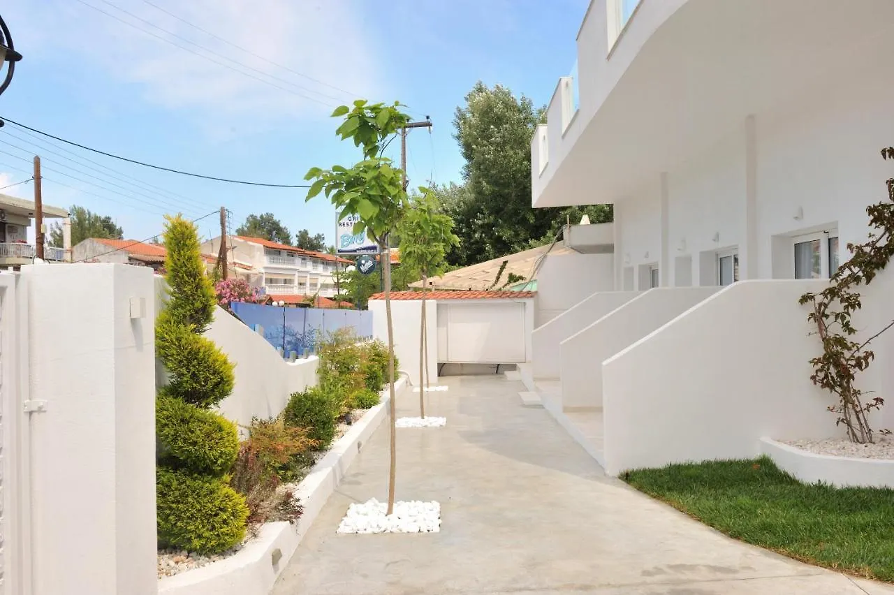 Lefko Suites Hanioti Aparthotel