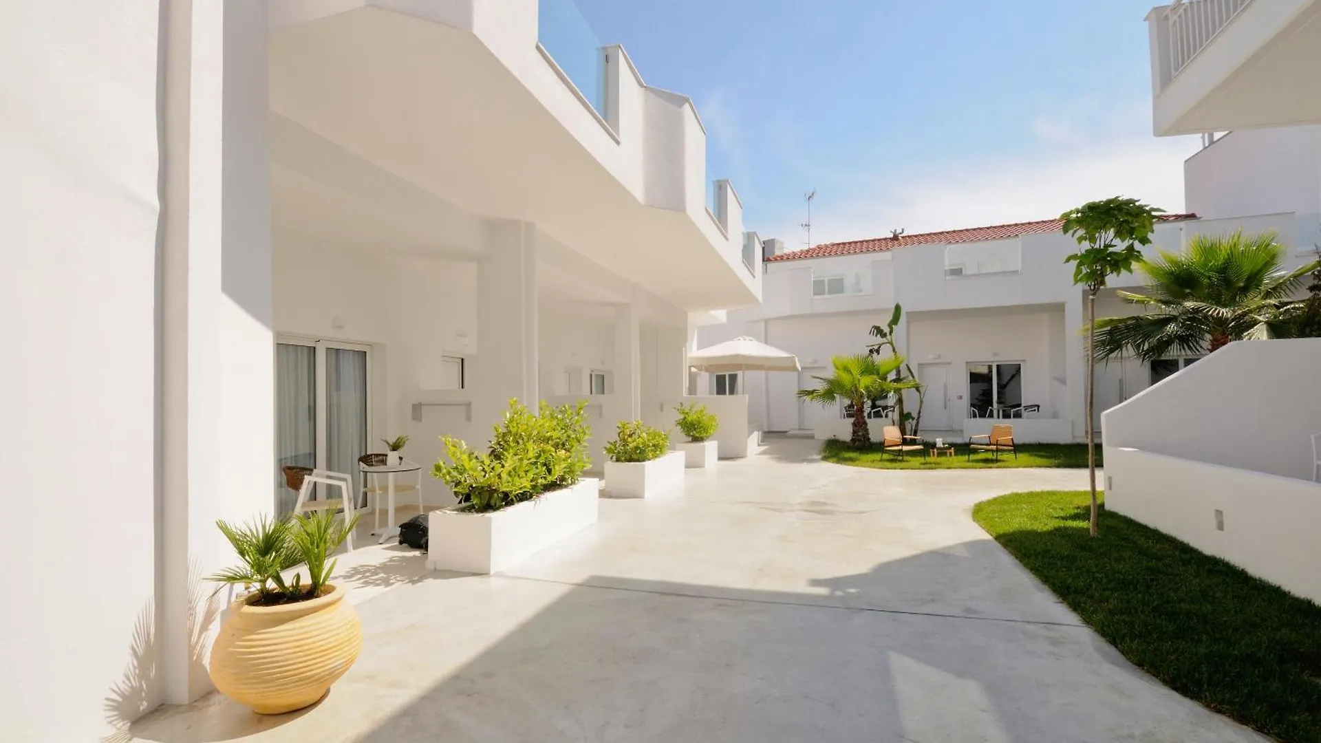 Hotel de apartamente Lefko Suites Hanioti Grecia