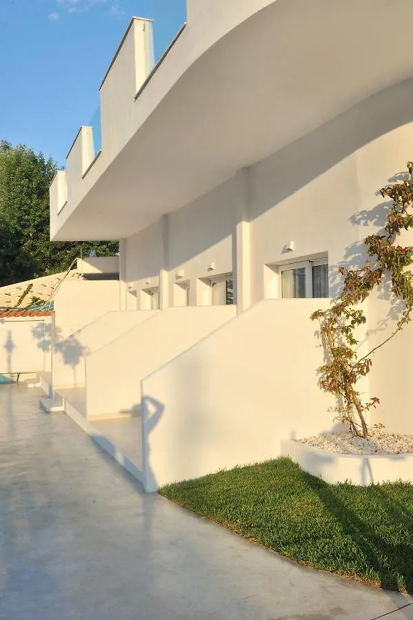Hotel de apartamente Lefko Suites Hanioti Grecia